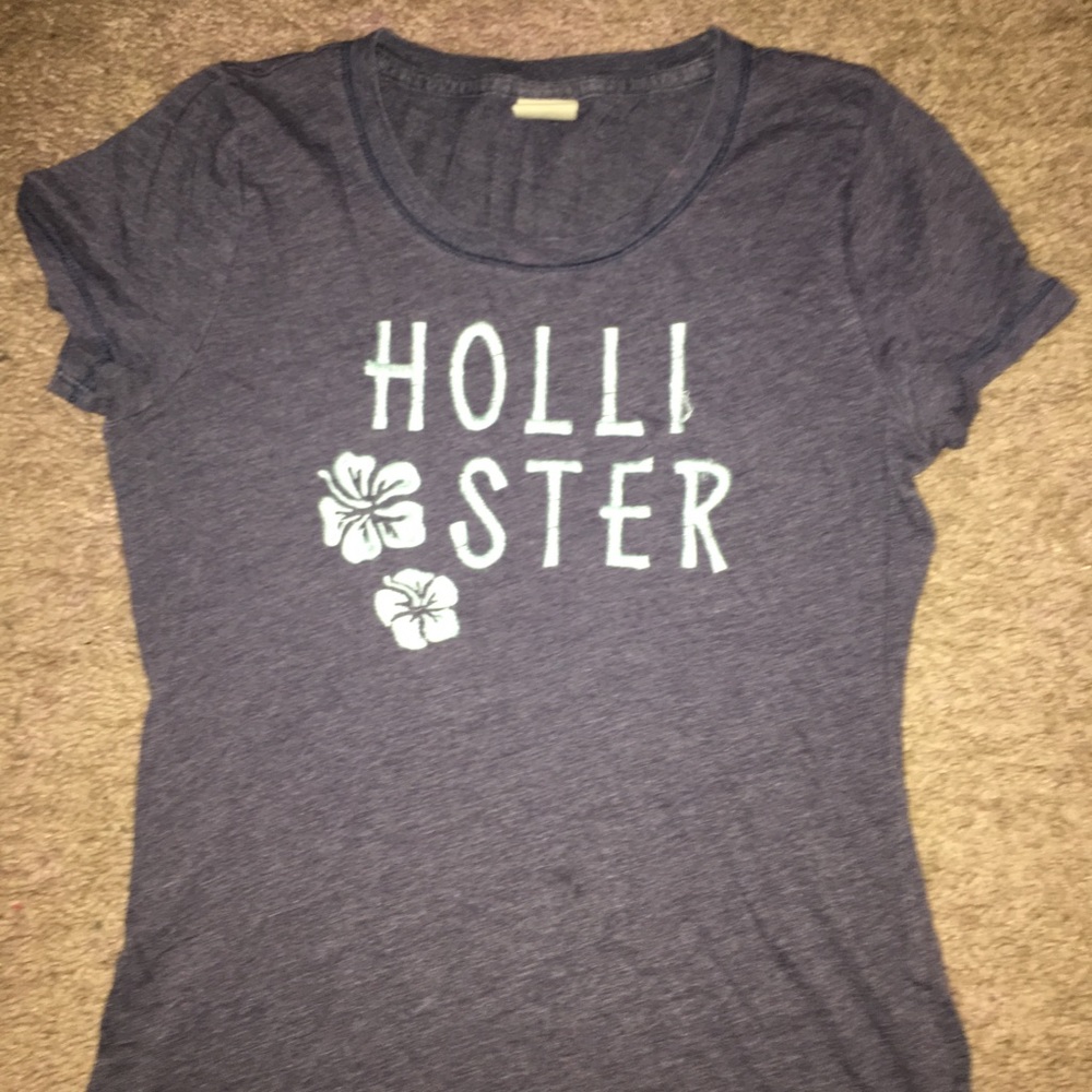 a blue hollister t shirt